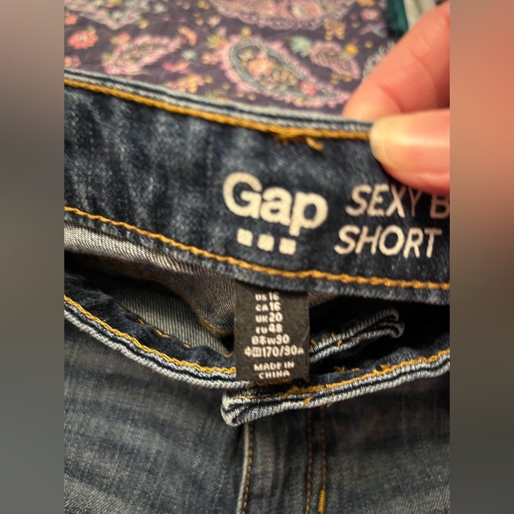 GAP Blue Denim Sexy Boyfriend Shorts with Red and Blue Floral Embroidery 16 - Picture 6 of 7